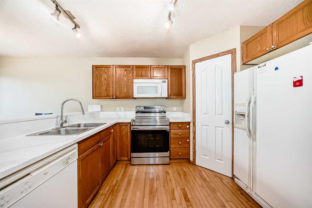 Picture for 30 Covehaven View NE