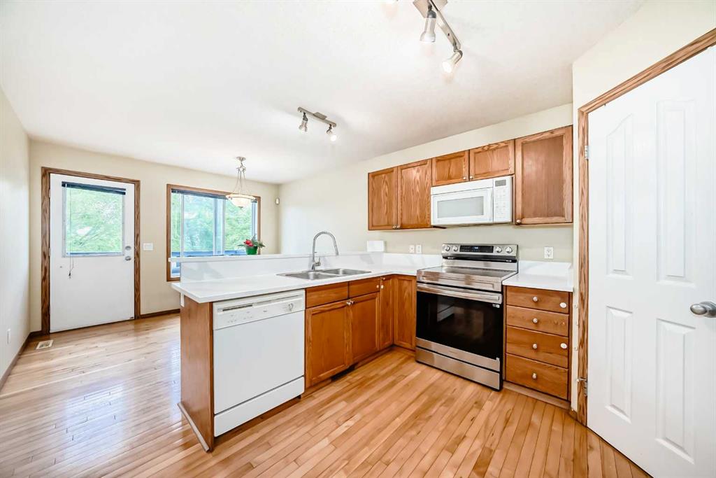Picture for 30 Covehaven View NE