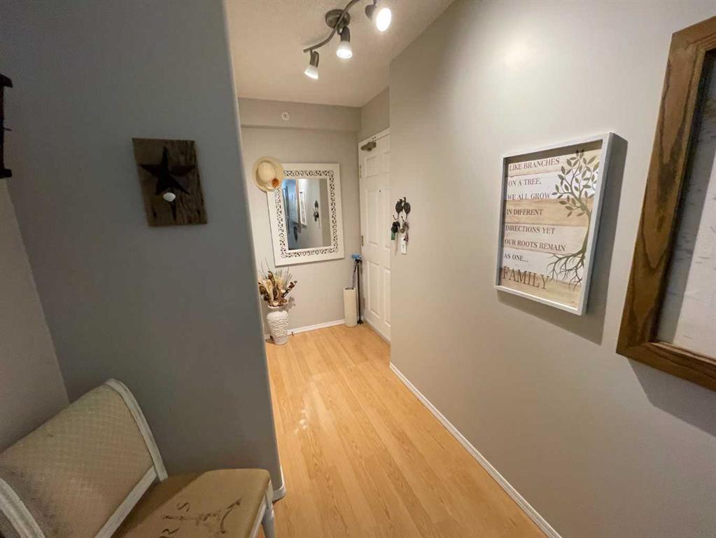 Picture for 404, 1881 17 Street 