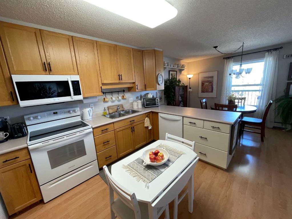 Picture for 404, 1881 17 Street 