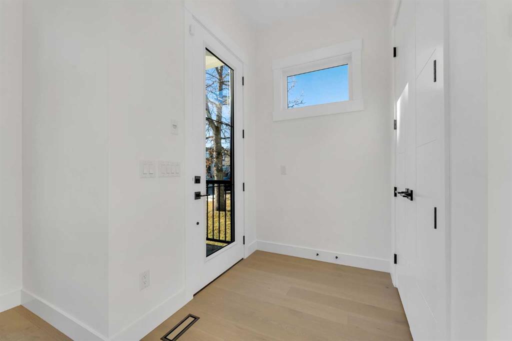 Picture for 452 22 Avenue NE