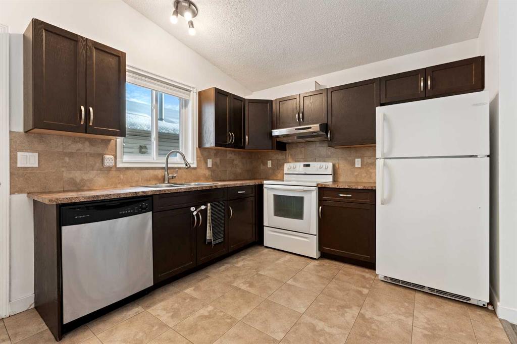 Picture for 15 Shawinigan Rise SW