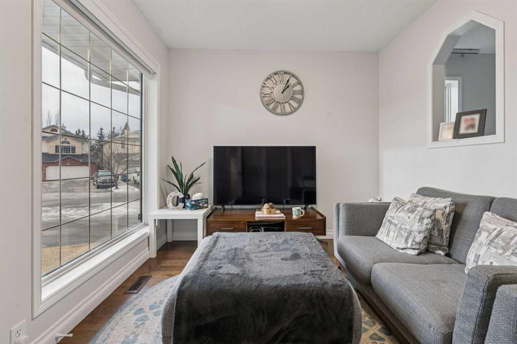 Picture for 328 Douglas Glen Heath SE