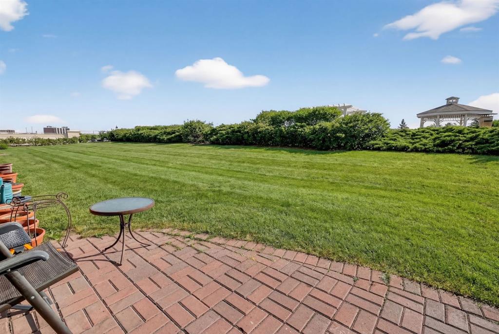 Picture for 110, 1718 14 Avenue NW