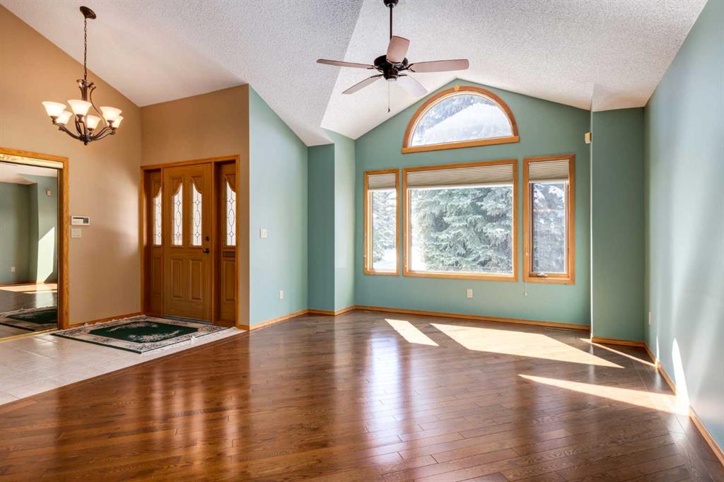 Picture for 55 Oakmount Court SW