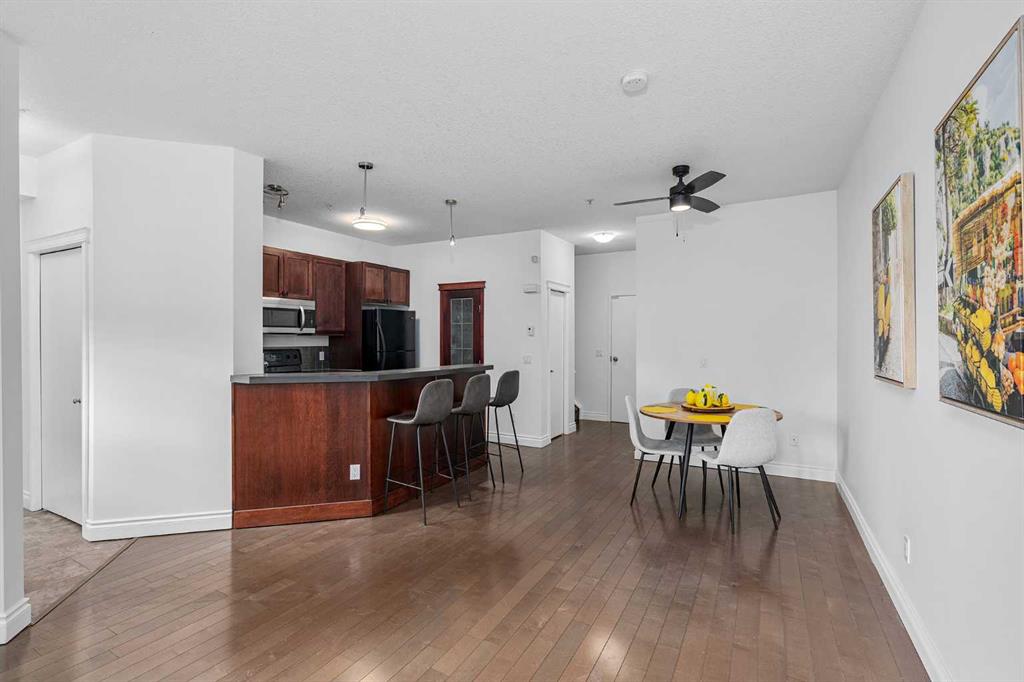 Picture for 2, 2040 35 Avenue SW