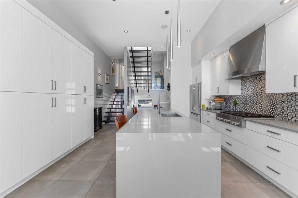 Picture for 831 22 Avenue NW