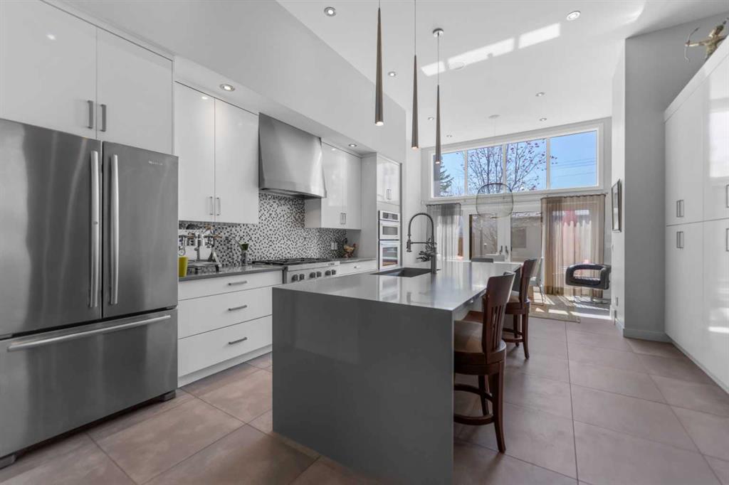 Picture for 831 22 Avenue NW