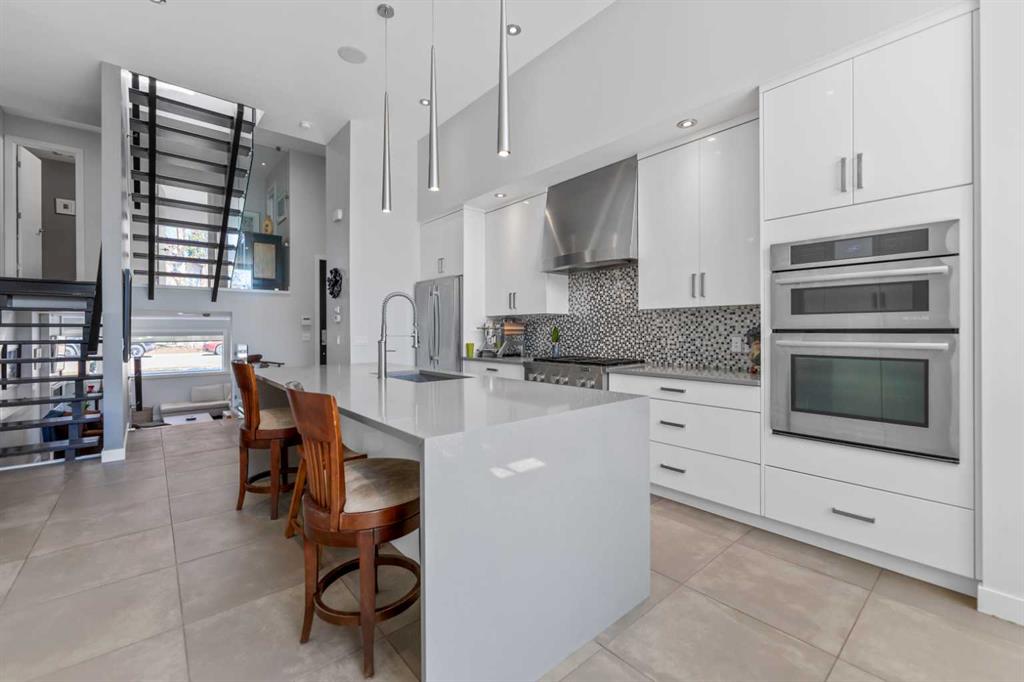 Picture for 831 22 Avenue NW