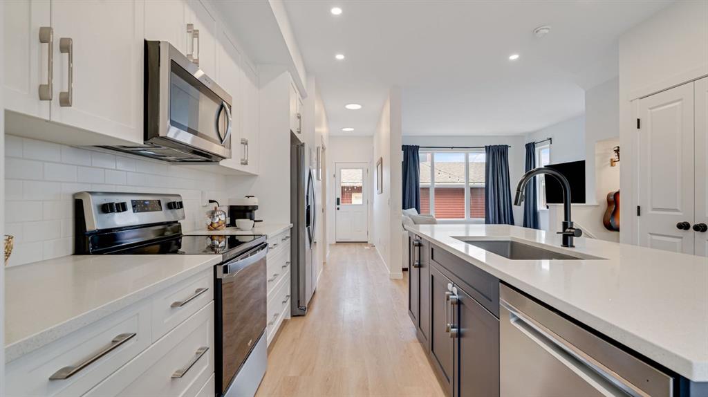 Picture for 995 Mahogany Boulevard SE