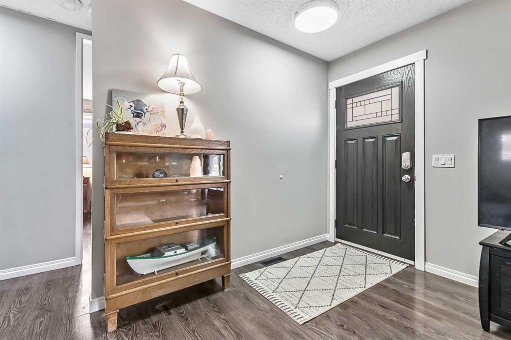 Picture for 399 Maitland Crescent NE