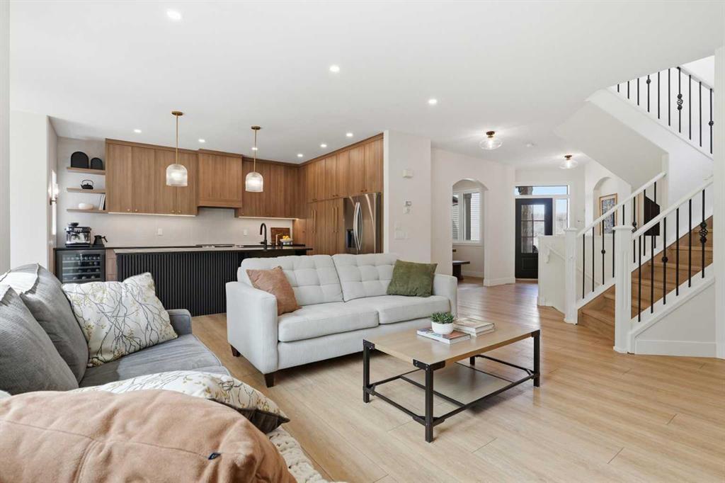Picture for 15 Valley Stream Manor NW