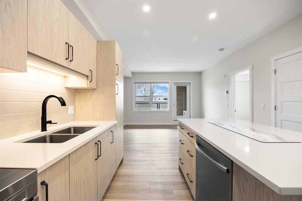 Picture for 1107, 81 Arbour Lake View NW