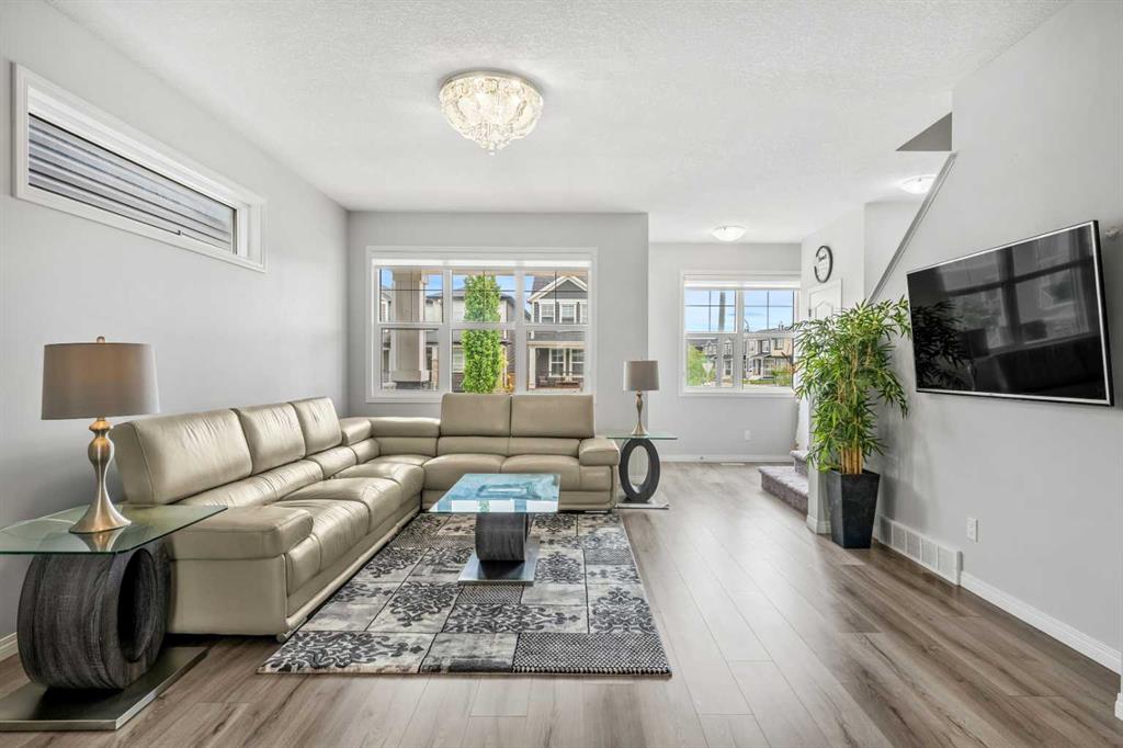 Picture for 147 Evanscrest Park NW