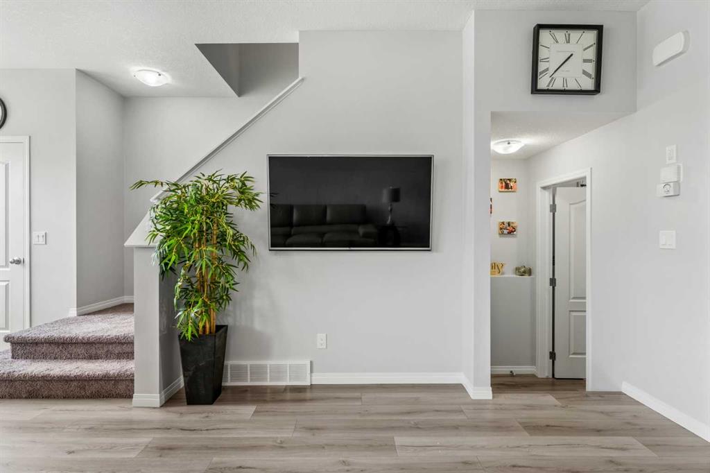 Picture for 147 Evanscrest Park NW