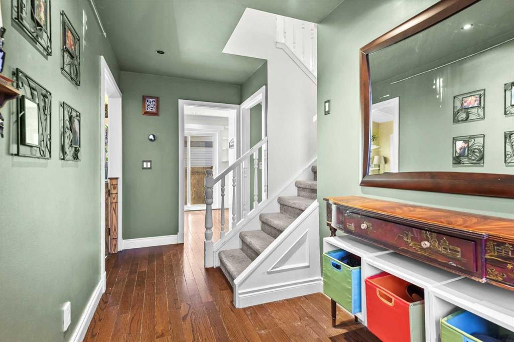 Picture for 107 Woodford Crescent SW