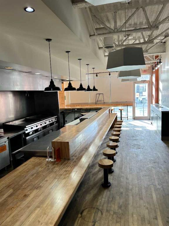 Picture for 736 17 Avenue SW