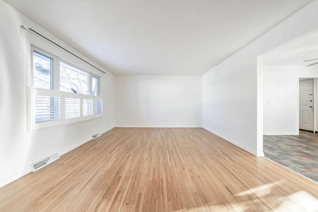 Picture for 31 Arbour Crescent SE