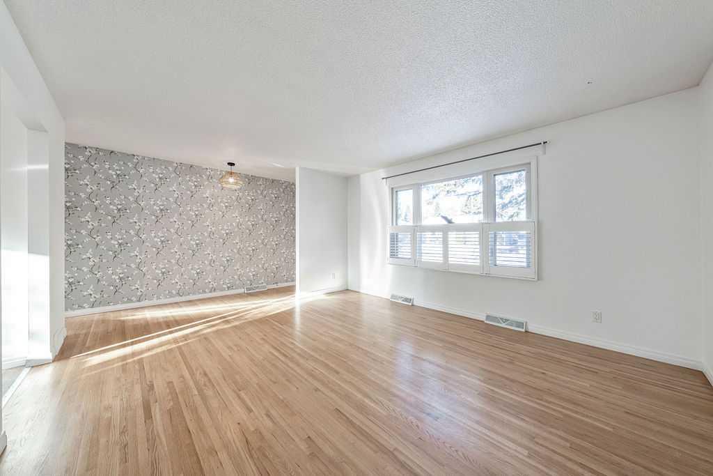 Picture for 31 Arbour Crescent SE