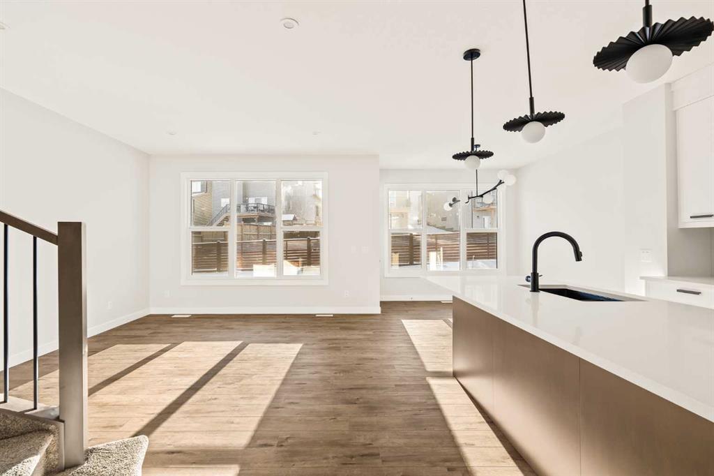 Picture for 819 Livingston View NE