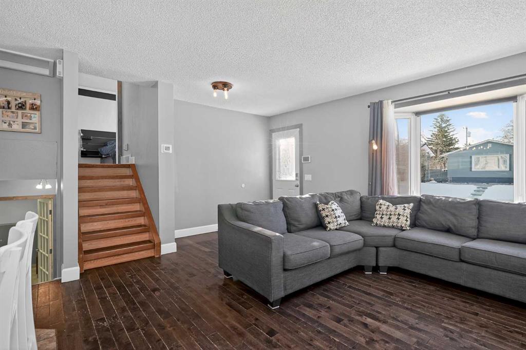 Picture for 1028 Penrith Crescent SE