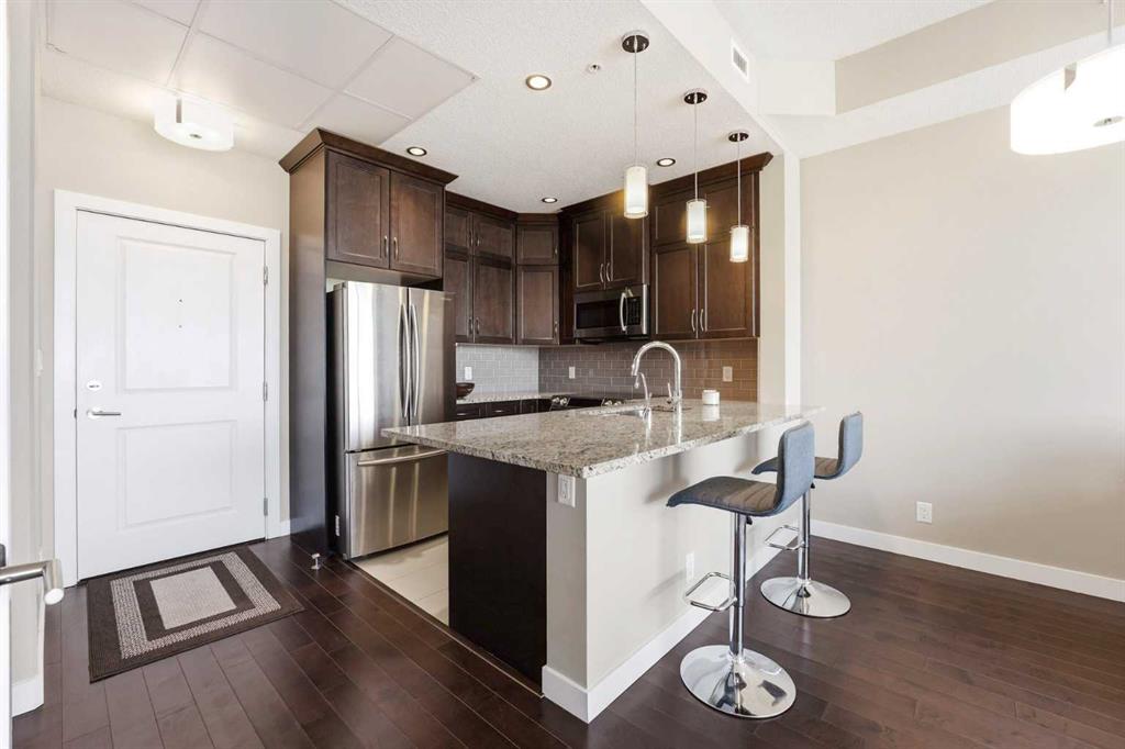 Picture for 705, 24 Varsity Estates Circle NW