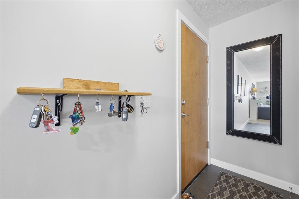 Picture for 212, 317 19 Avenue SW