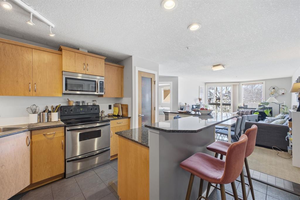 Picture for 212, 317 19 Avenue SW