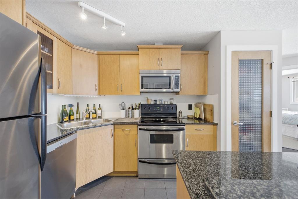 Picture for 212, 317 19 Avenue SW