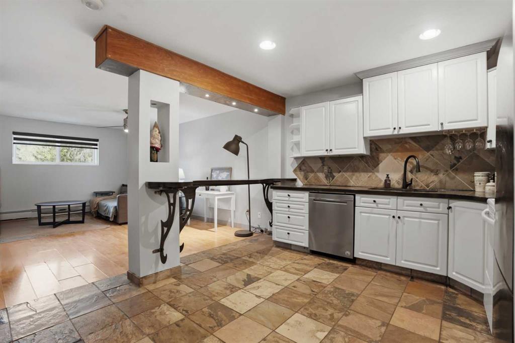Picture for 1, 1821 17A Street SW