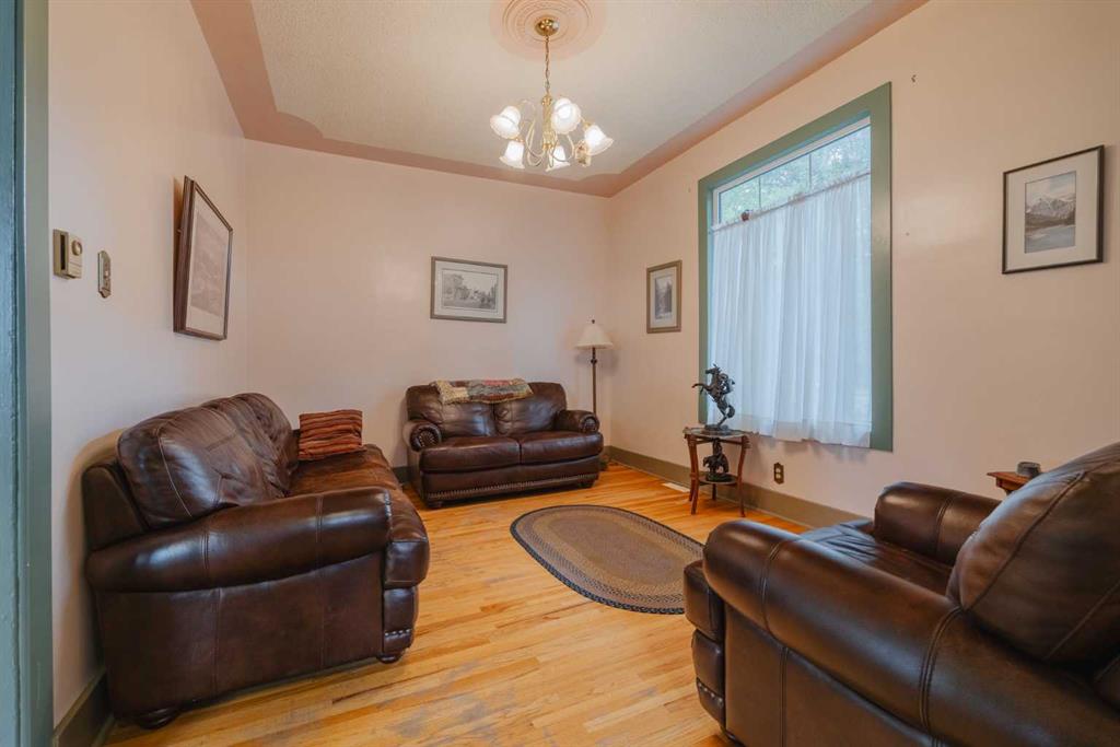 Picture for 15 Elma Street W