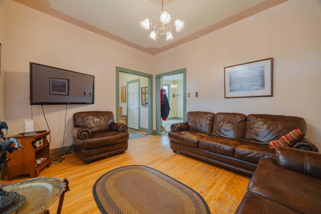 Picture for 15 Elma Street W