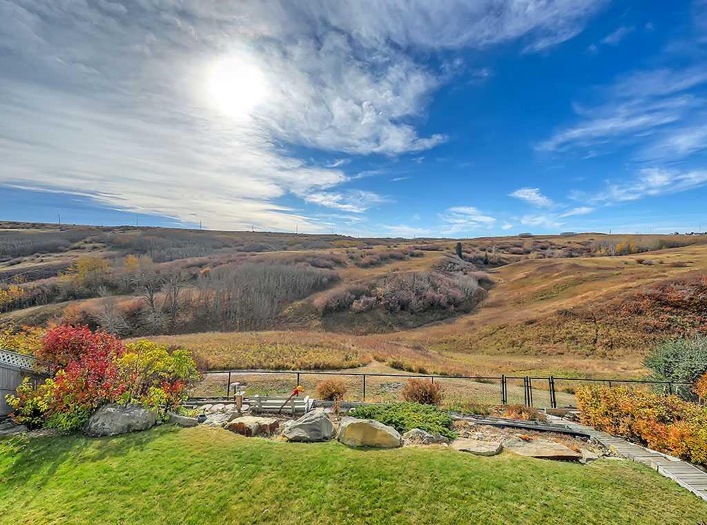 Picture for 352 Macewan Park View NW