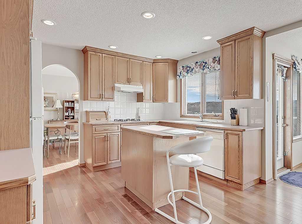 Picture for 352 Macewan Park View NW