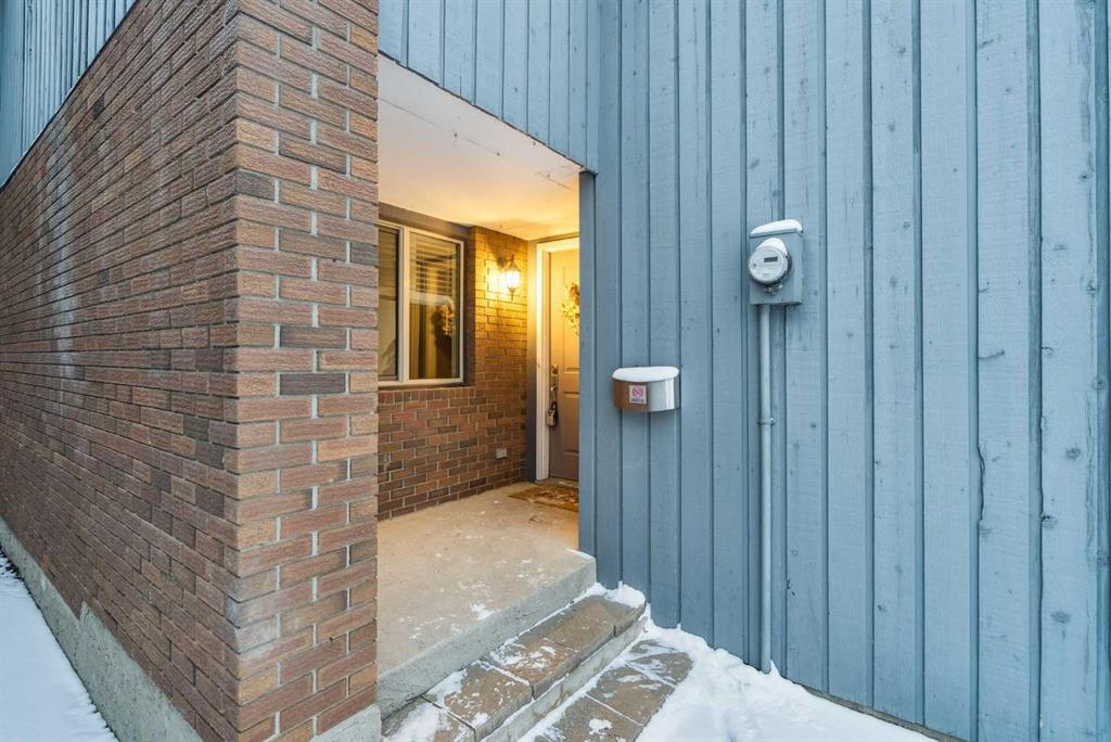 Picture for 15, 803 Varsity Estates Drive NW