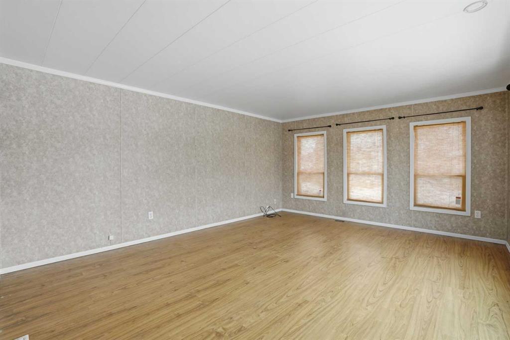 Picture for 244, 6220 17 Avenue SE