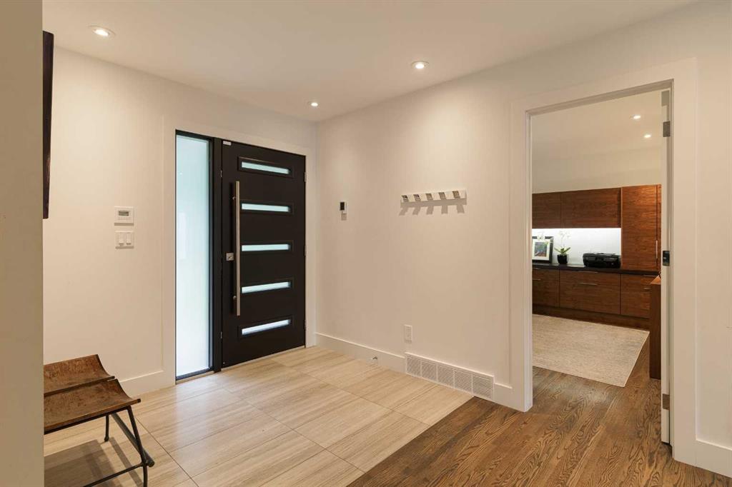 Picture for 236 38 Avenue SW