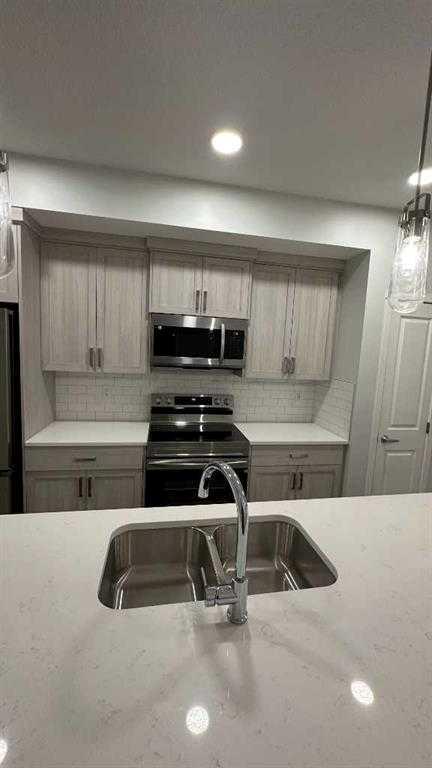 Picture for 3210, 33 Carringham Gate NW