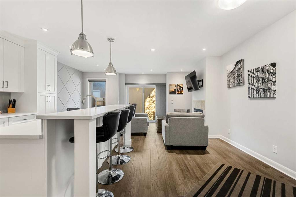 Picture for 2, 530 56 Avenue SW