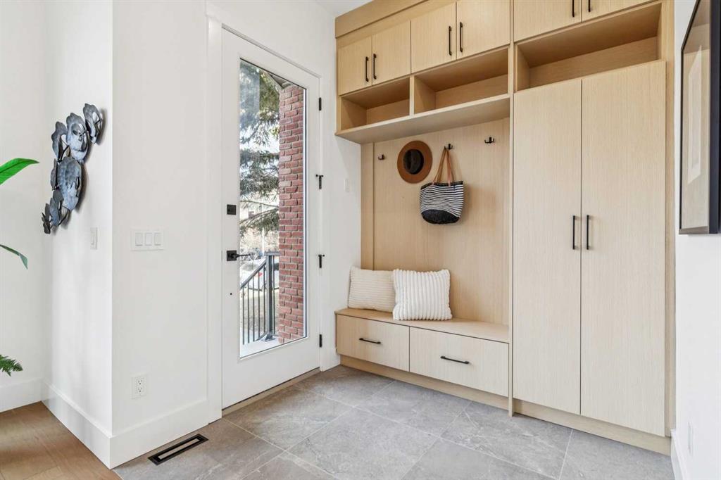 Picture for 2426 27 Street SW