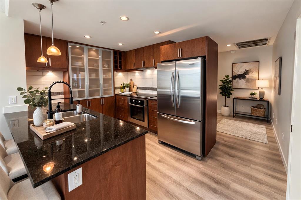 Picture for 803, 888 4 Avenue SW