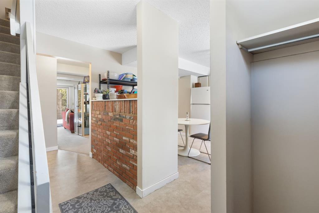 Picture for 41, 4940 39 Avenue SW