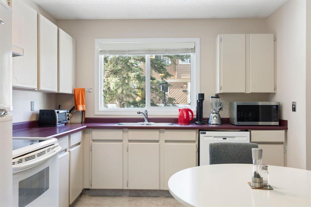 Picture for 41, 4940 39 Avenue SW