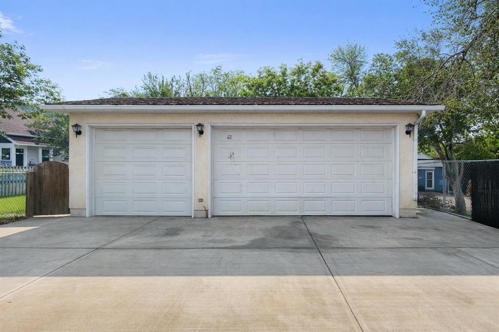 Picture for 326 27 Avenue NE