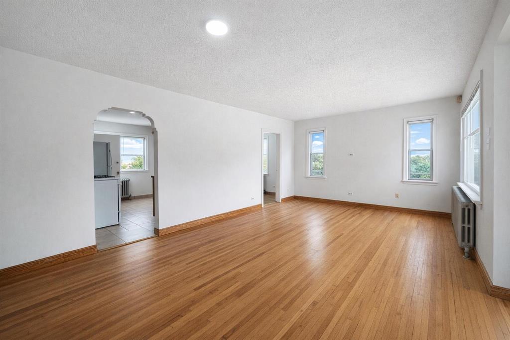 Picture for 326 27 Avenue NE