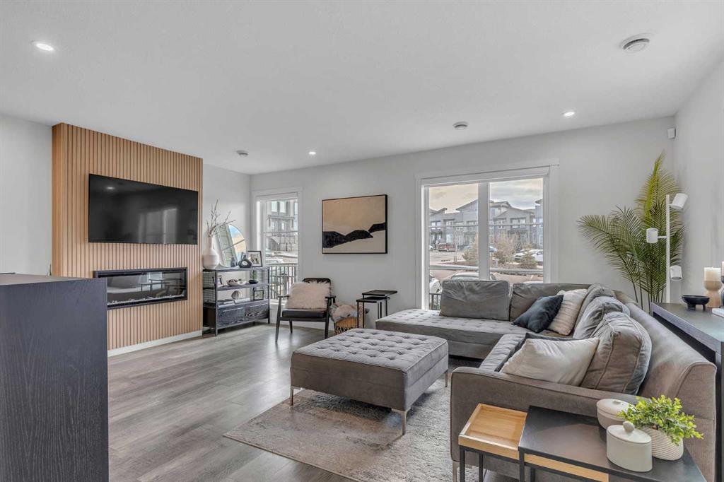 Picture for 302, 260 Rowley Way NW