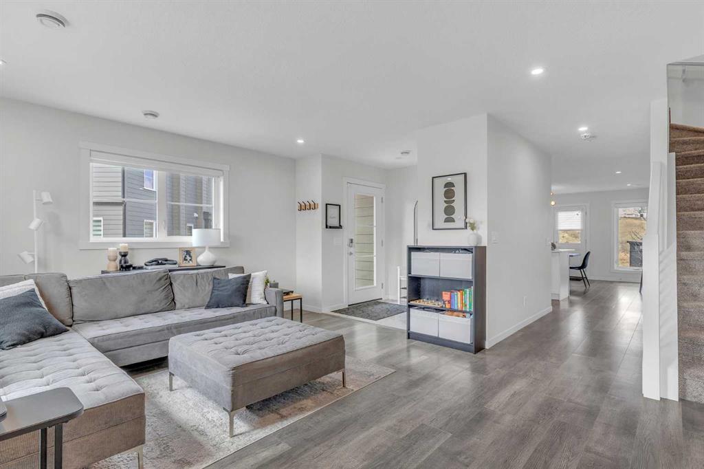 Picture for 302, 260 Rowley Way NW