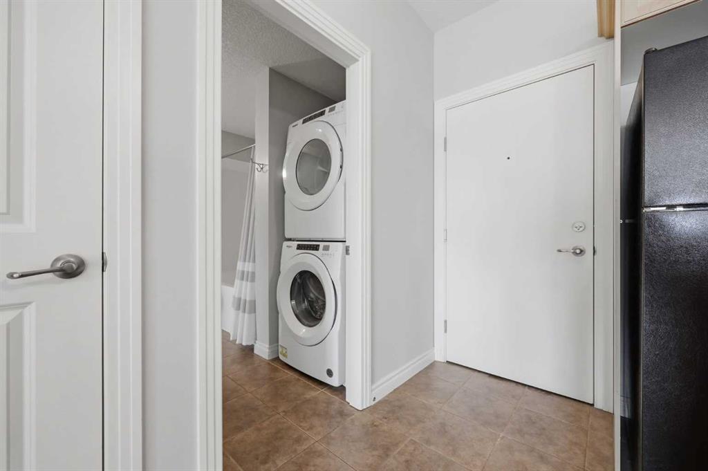 Picture for 322, 60 Royal Oak Plaza NW