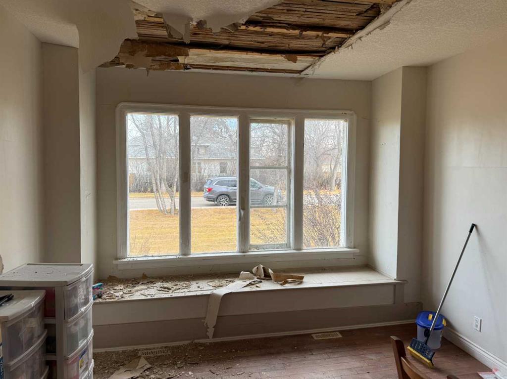 Picture for 502 1 Street S