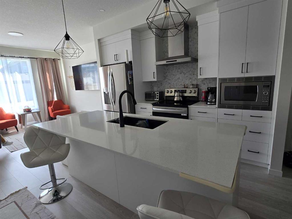 Picture for 431 Rowmont Boulevard NW
